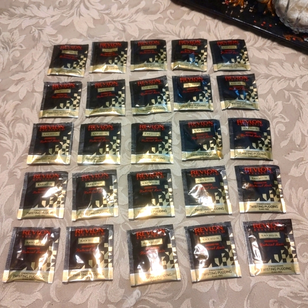 🖤 Twisting Pudding Sample Set of 25 - Revlon Realistic Black Seed Oil